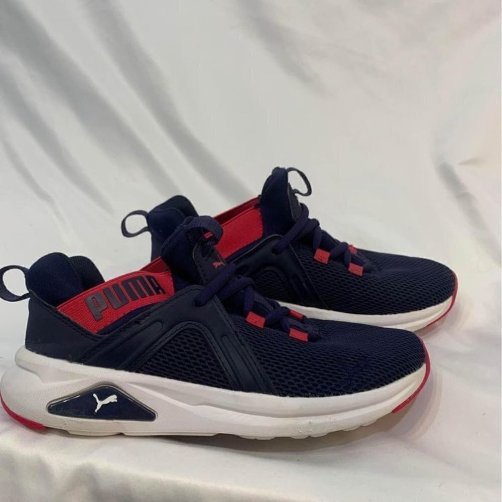 𝅺puma girls sneakers. Size 2. Navy/fushia. Excellent condition.